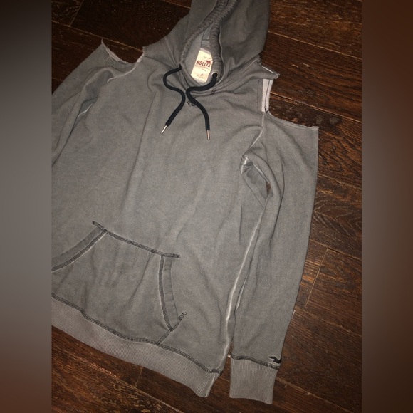 Hollister Hoodie, sweatshirt, cold-shoulder, Size Small, EUC - Picture 8 of 11
